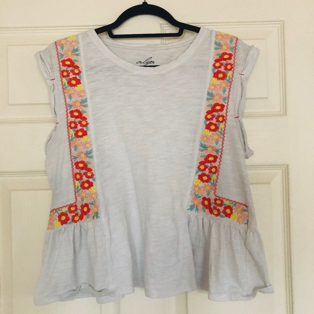 Francesca's White Embroidered Top Medium